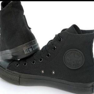 Chuck Taylor All Black Converse